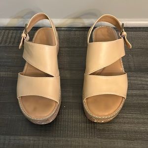 Universal Thread Platform Sandals